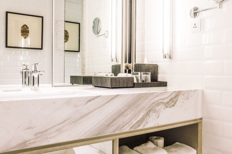 Nettoyage salle de bain : notre guide complet pour une pièce impeccable