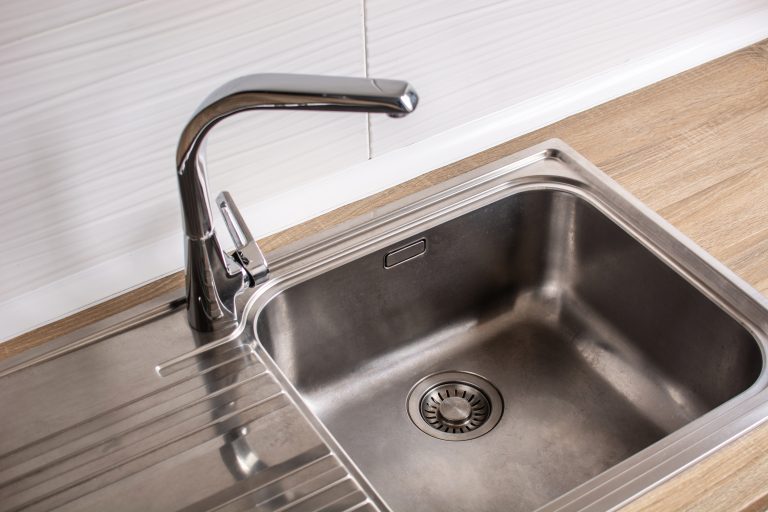 Comment nettoyer évier inox : guide complet et astuces pro