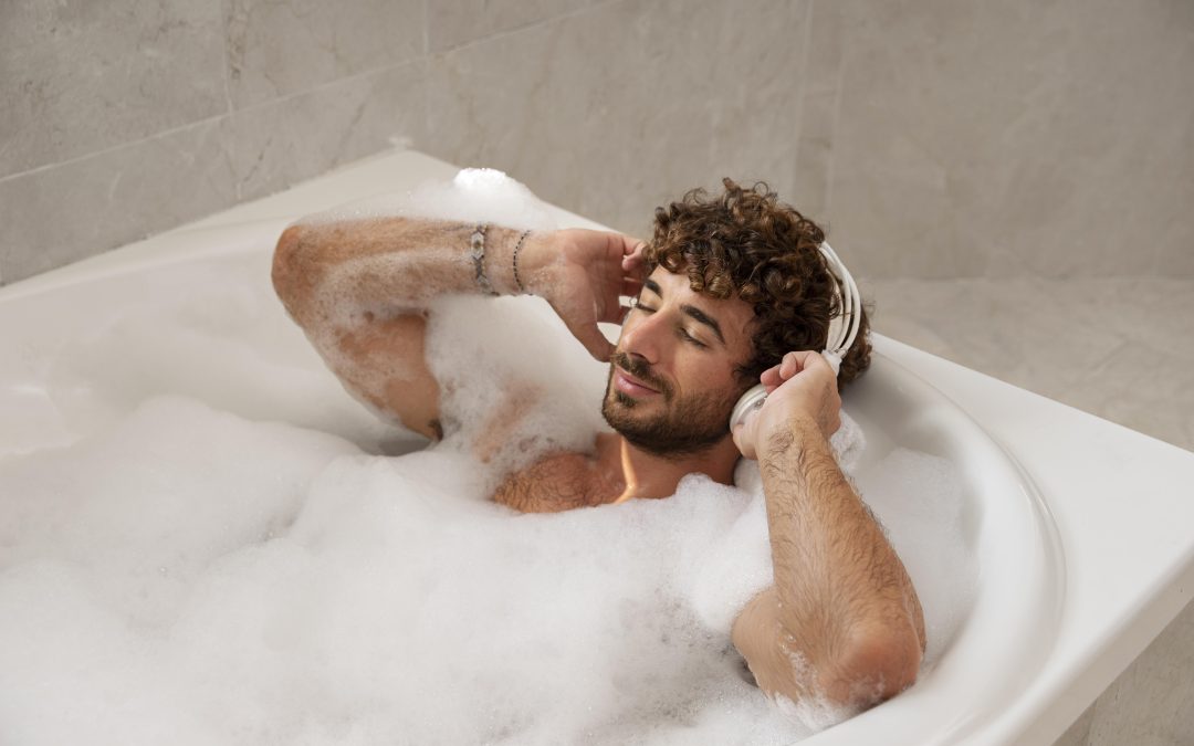 gros plan sur un homme prenant un bain