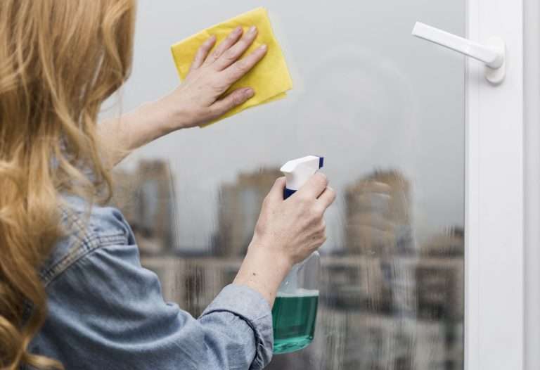Comment nettoyer les vitres d’un immeuble parisien ? Guide professionnel