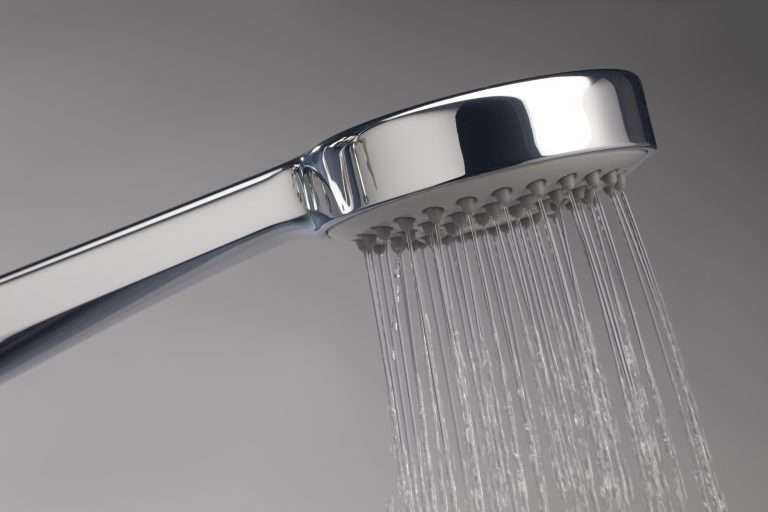 Nettoyer un pommeau de douche : brillant en 10 minutes