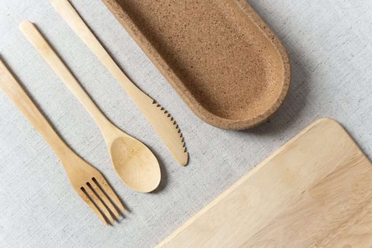 Nettoyer ustensiles en bois facilement et durablement